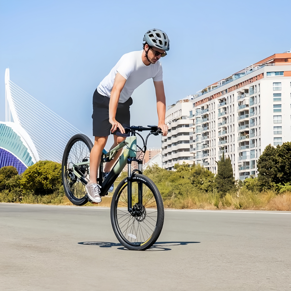 Bicicleta Mountain Millor eléctrica de montaña 27,5", con 90Km de autonomía , doble suspensión, cambio Shimano 18 velocidades y doble disco de freno hidráulico.