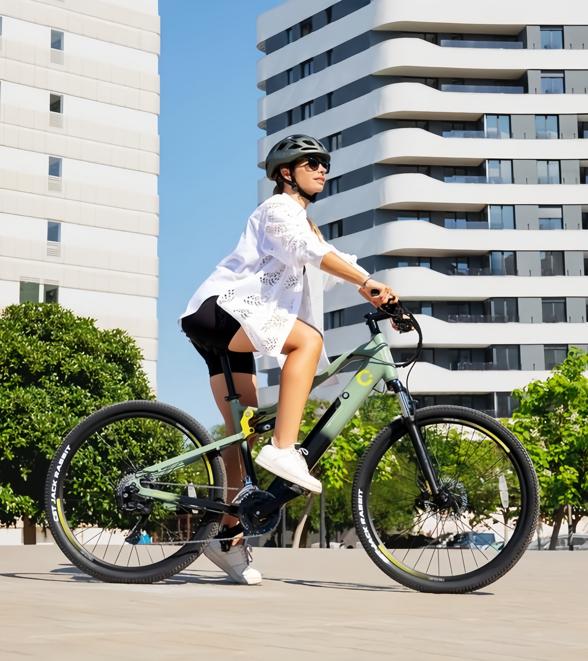 Bicicleta Mountain Millor eléctrica de montaña 27,5", con 90Km de autonomía , doble suspensión, cambio Shimano 18 velocidades y doble disco de freno hidráulico.