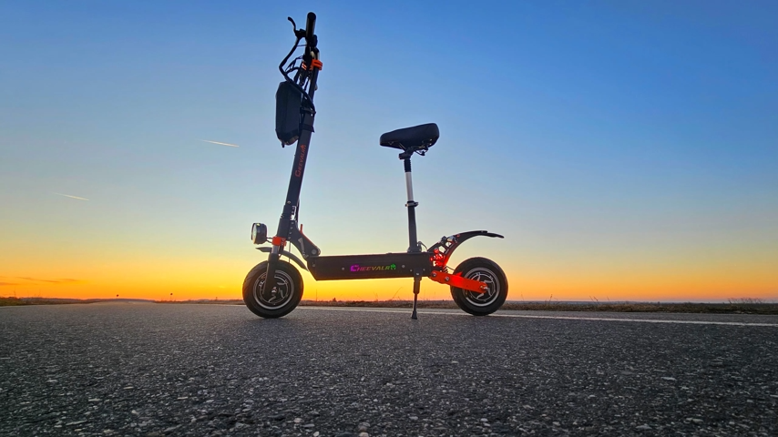 E-Scooter mit Straßenzulassung, 80-100 km Reichweite, 48 V 15 Ah, 10-Zoll-Offroad-Luftreifen, ABE-Elektroroller mit doppelter Stoßdämpfung, faltbarer E-Roller, Offroad, Belastbarkeit bis 150 kg, LED, App